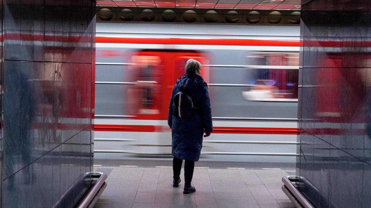 Metro C stojí kvůli střetu s člověkem